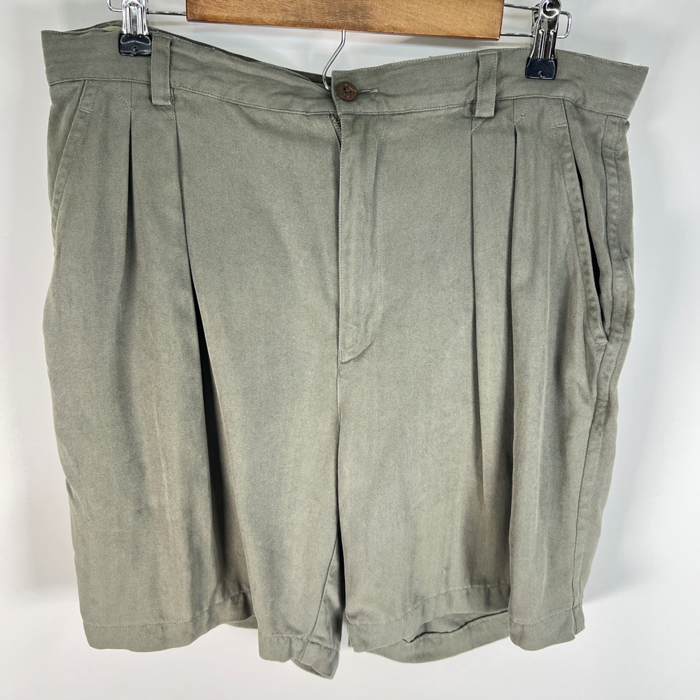 Tommy Bahama Mens Size 36 Silk Pleated Shorts Olive Green Herringbone TB Logo